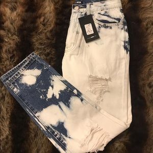 Fashion Nova Jeans Brand New Small distressed jean